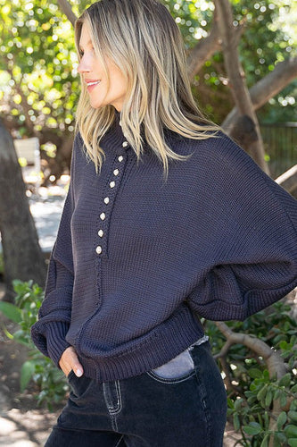 Stilla | Knapstrikket Sweater