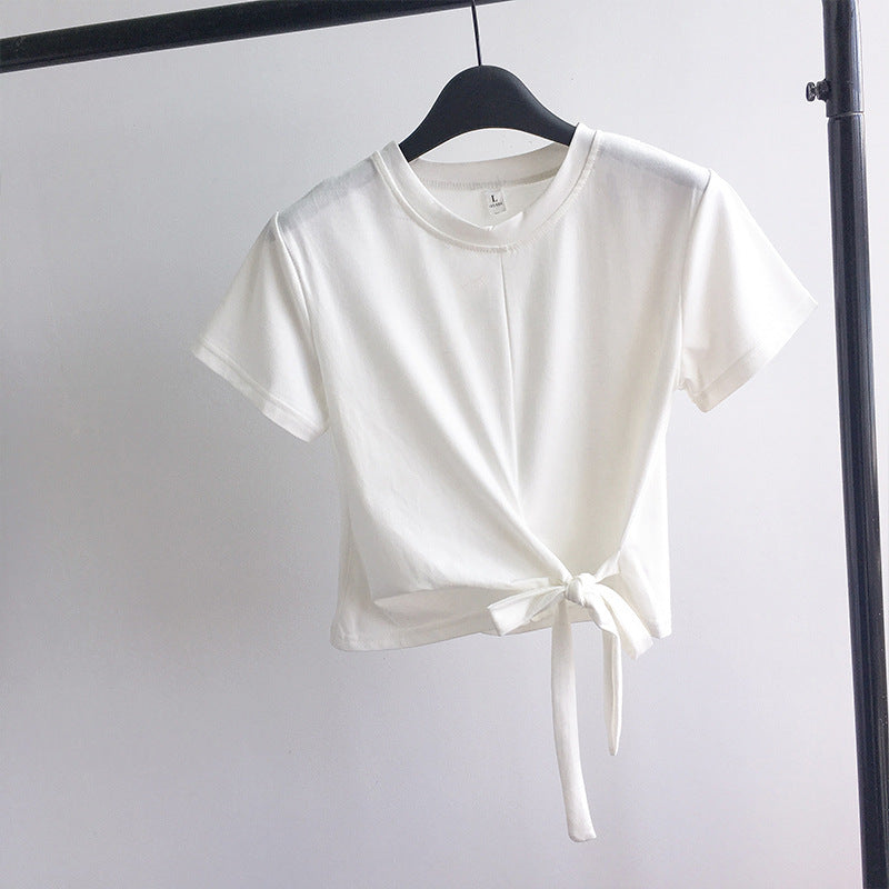 Kvindernes cropped T-shirt med side knude og afslappet pasform