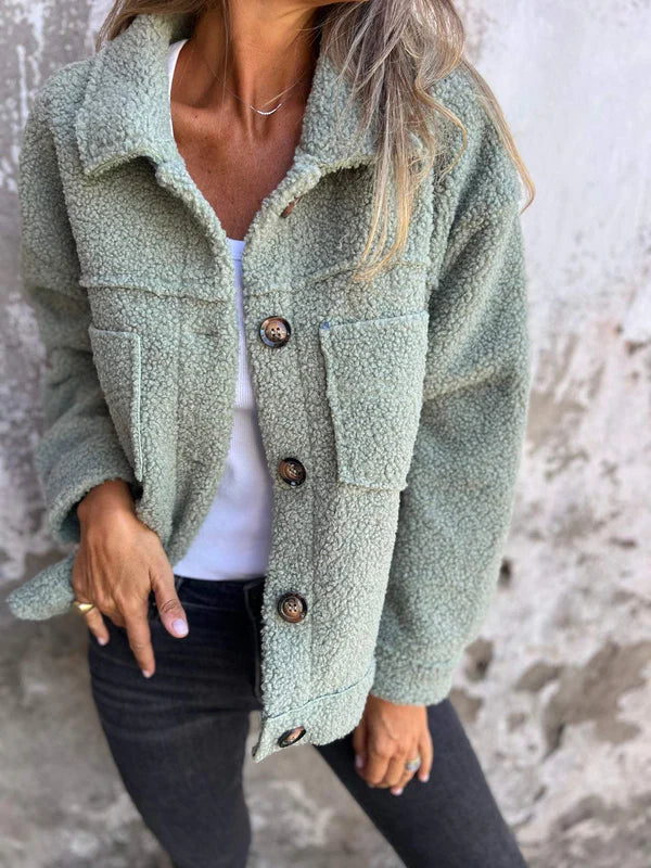 Stilla | Kort uldjakke med enkelt design