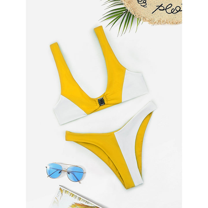 Dame bikini-sæt med dyb v-udskæring og elegant afslutningsdetalje Stilla
