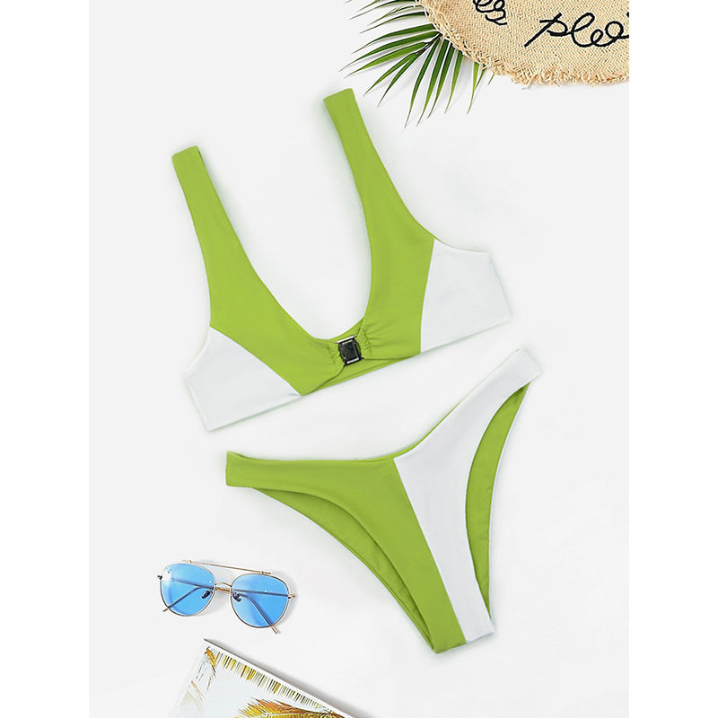 Dame bikini-sæt med dyb v-udskæring og elegant afslutningsdetalje Stilla