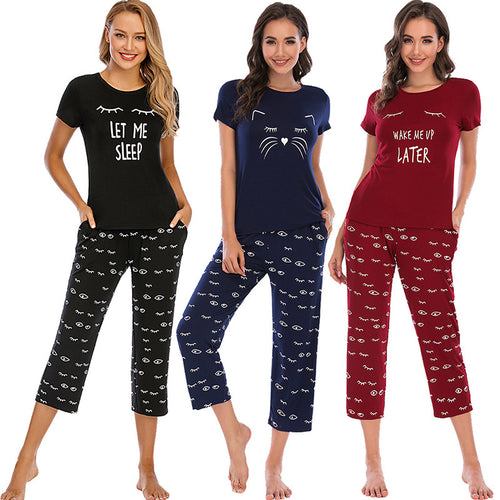 Dame pyjamasæt med sjov kattemotiv Stilla