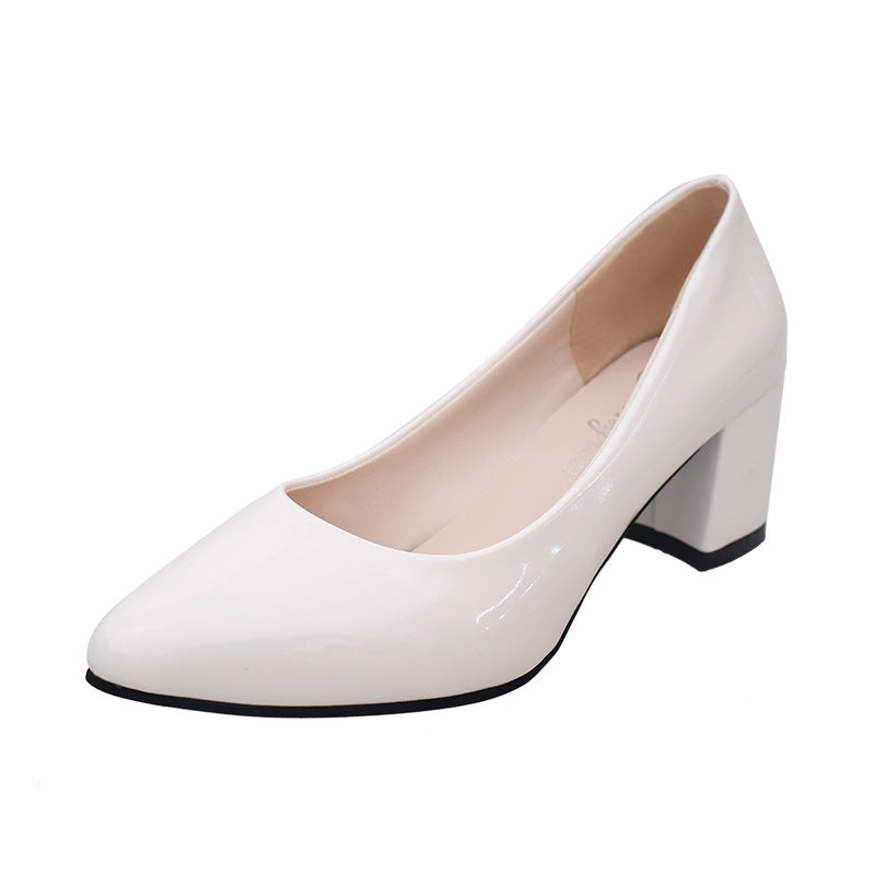 Dame Elegante og klassiske pumps med bredt blokhælhøjder og spidst design Stilla