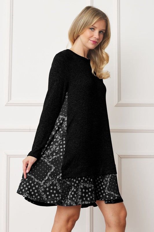 Stilla | Lagdelt Bandana Paisley Mini Kjole