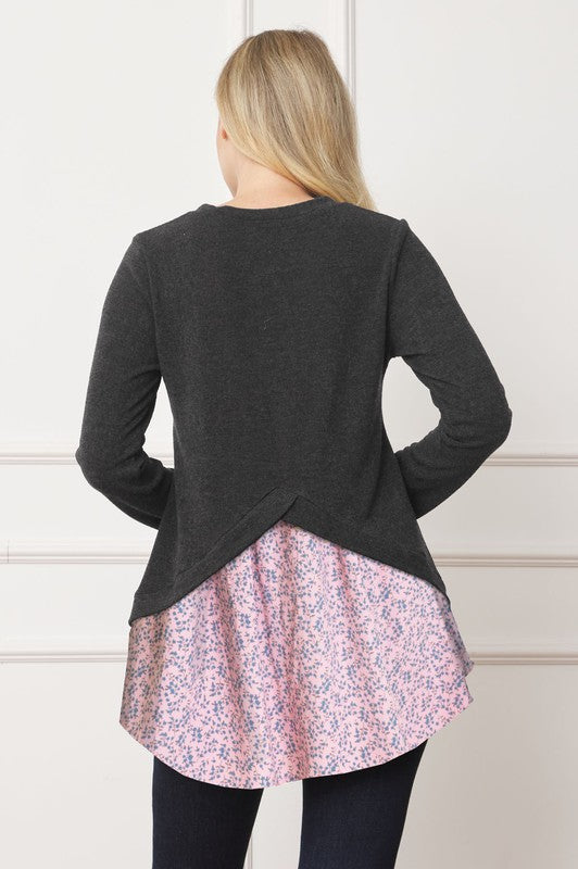 Stilla | Floral Tulip Hem Back Accent Top