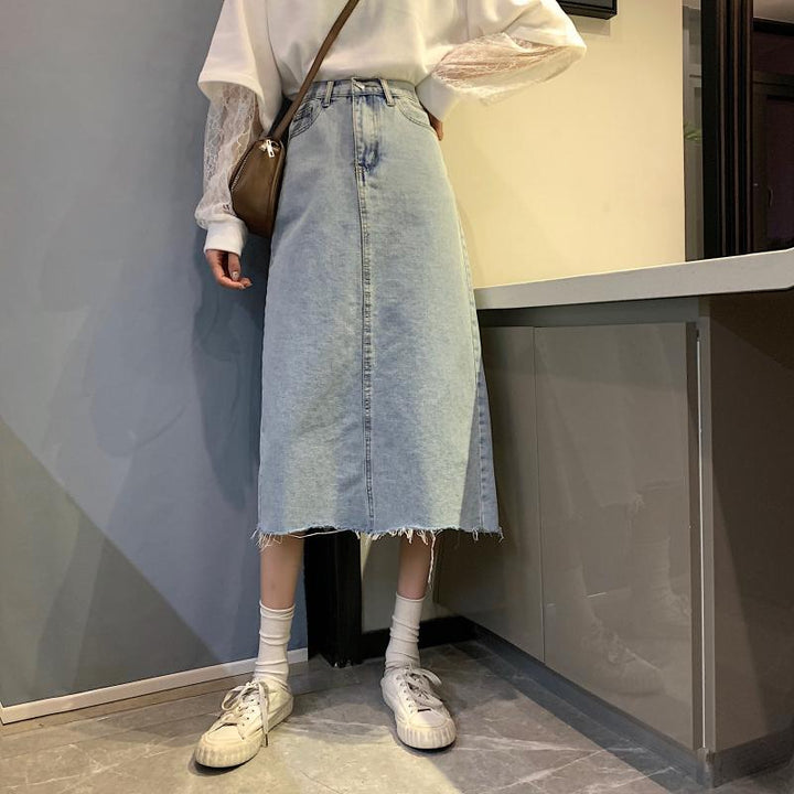 Kvinders casual denim midi nederdel med fransede kanter