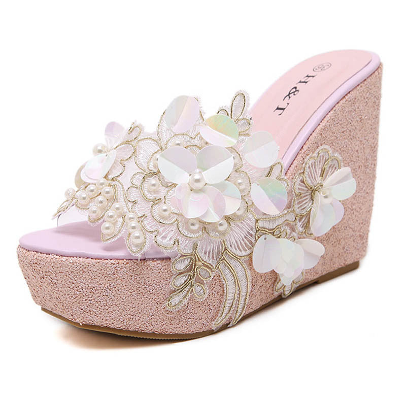 Dame Wedge-sandaler med blomstrede accenter og skinnende remdesign Stilla