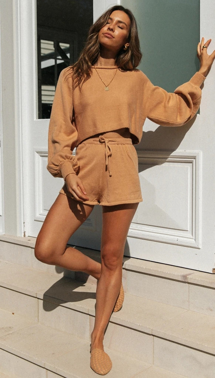 Kvinders afslappede fritidssæt med cropped sweater og shorts Stilla