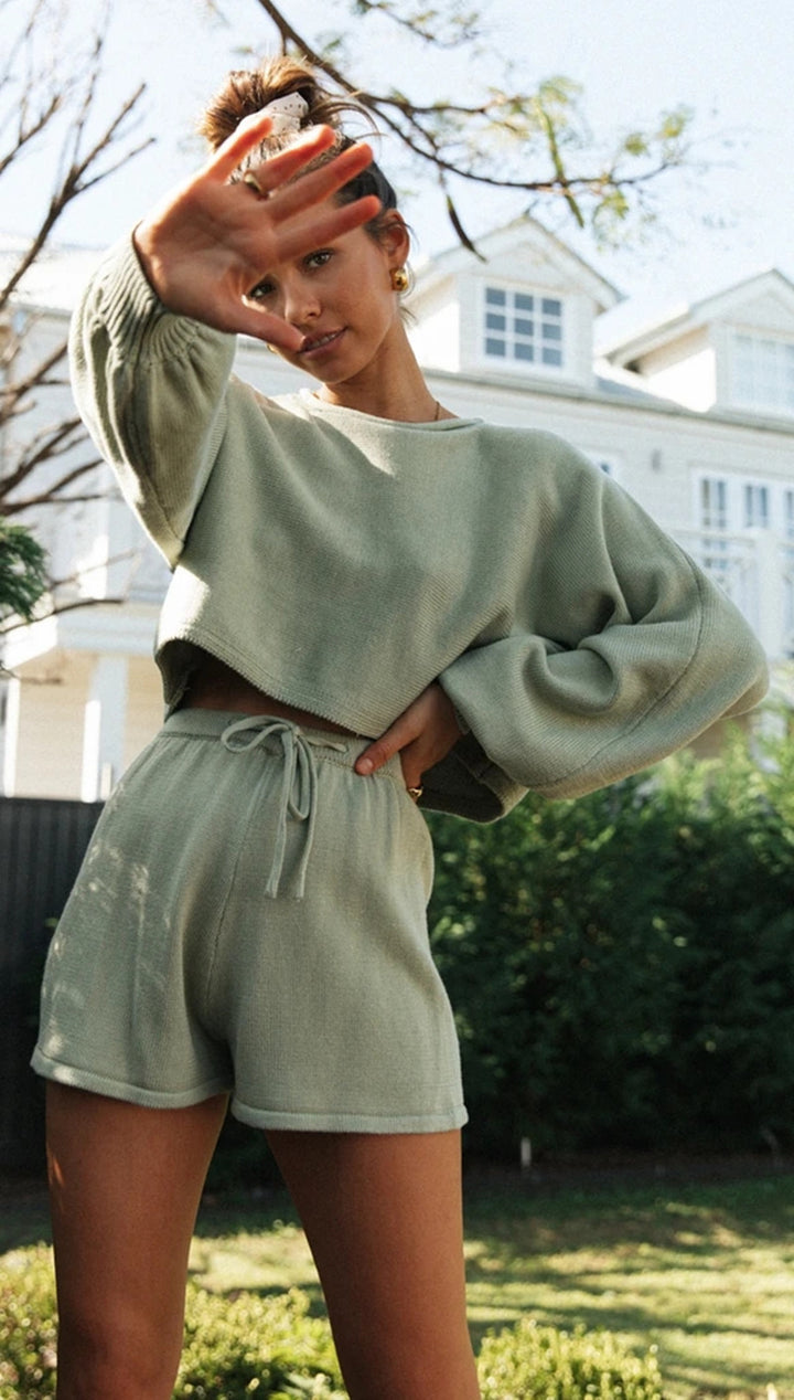 Kvinders afslappede fritidssæt med cropped sweater og shorts Stilla