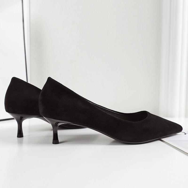 Dame elegante spidse Kitten-Hæle-Pumps med gennemsigtigt hæl-detalje Stilla