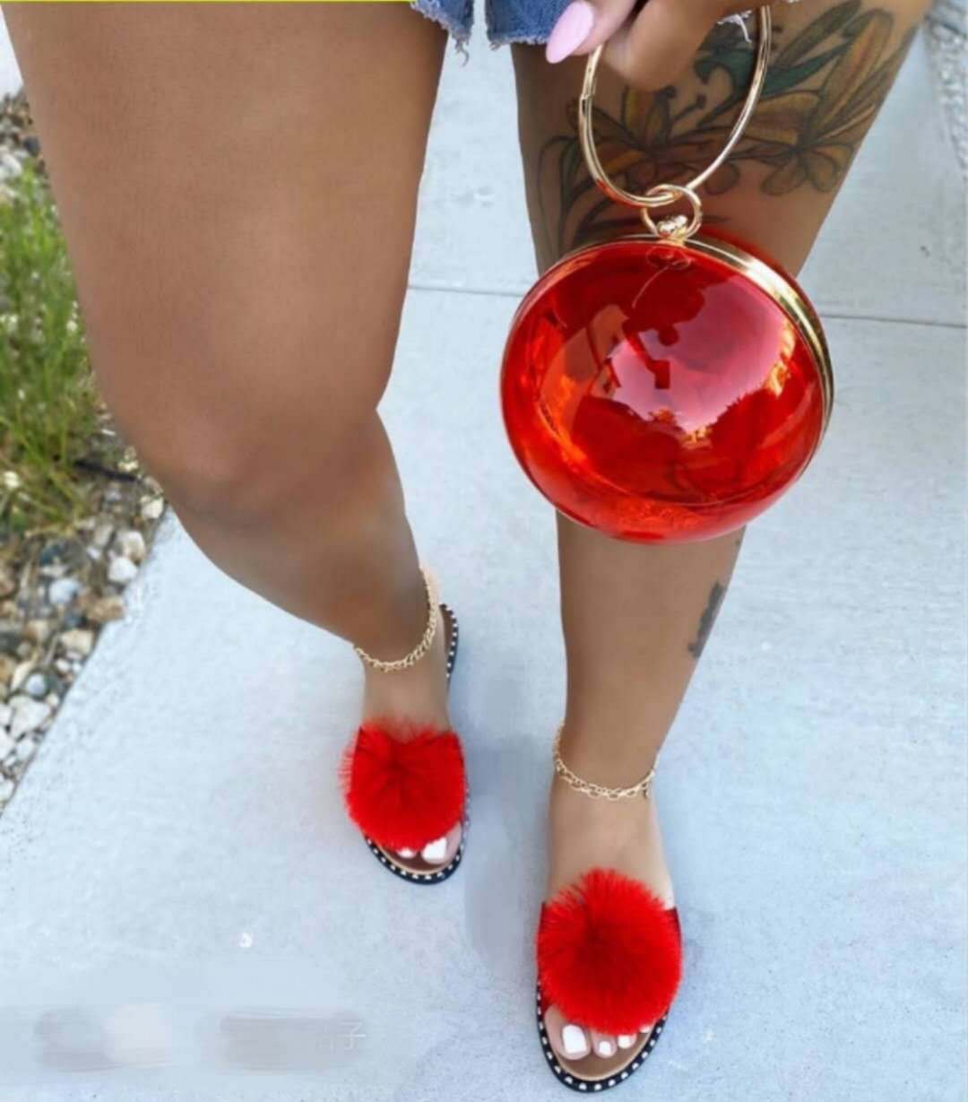 Dame pantofler med pompøs kunstfuzzle og elegant applikation Stilla