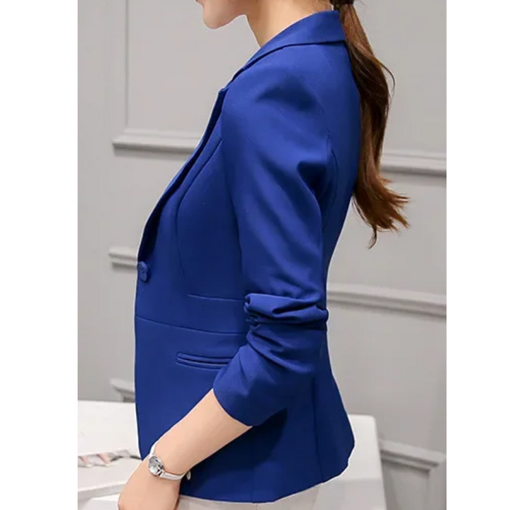 Stilla | Elegant Blazer Til Kvinder Med Knaplukning Ved Anklen