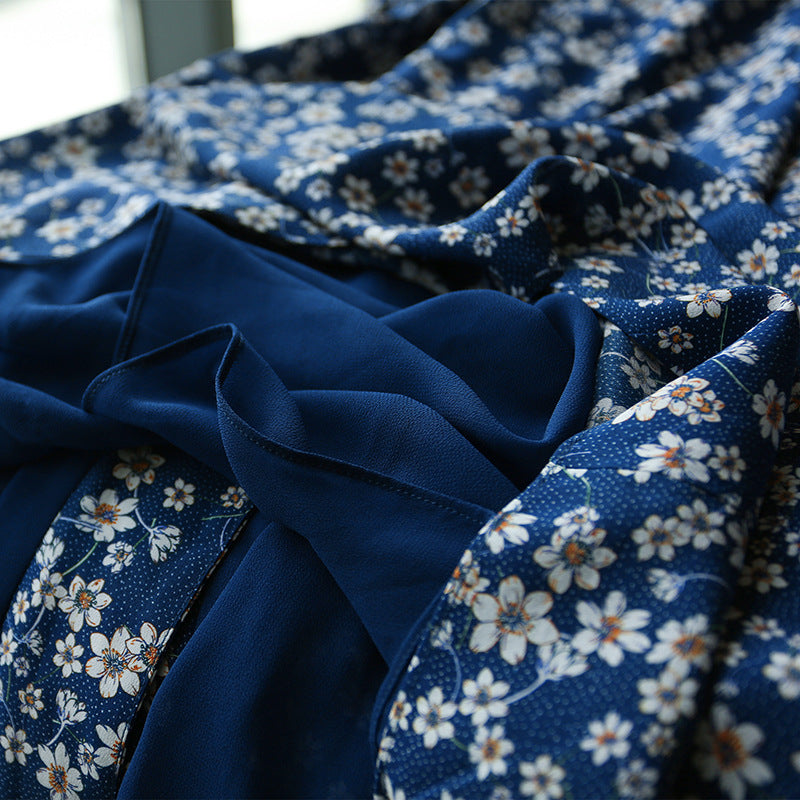 Dame midi-kjole med blomsterprint og elegante V-hals Stilla