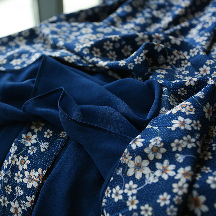 Dame midi-kjole med blomsterprint og elegante V-hals Stilla