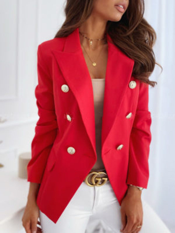 Dame fashionable, skræddersyet blazer med dobbelte knaplukninger og gyldne detaljer Stilla
