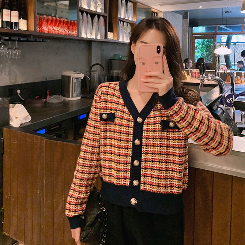 Kvindernes fashionable cardigan med trendy ternet mønster og shiny knapper Stilla