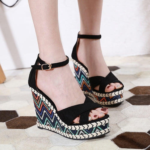 Dame Wedge-sandaler med farverigt mønster og trendy remdesign Stilla