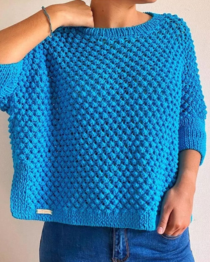 Stilla | Ensfarvet Loose Pullover med Rund Halsspids