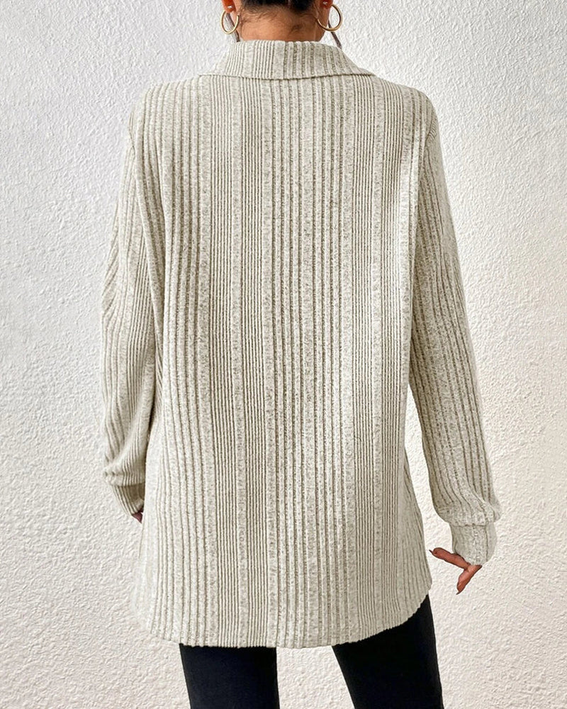 Stilla | Ribbede Ensfarvet Top med Revers