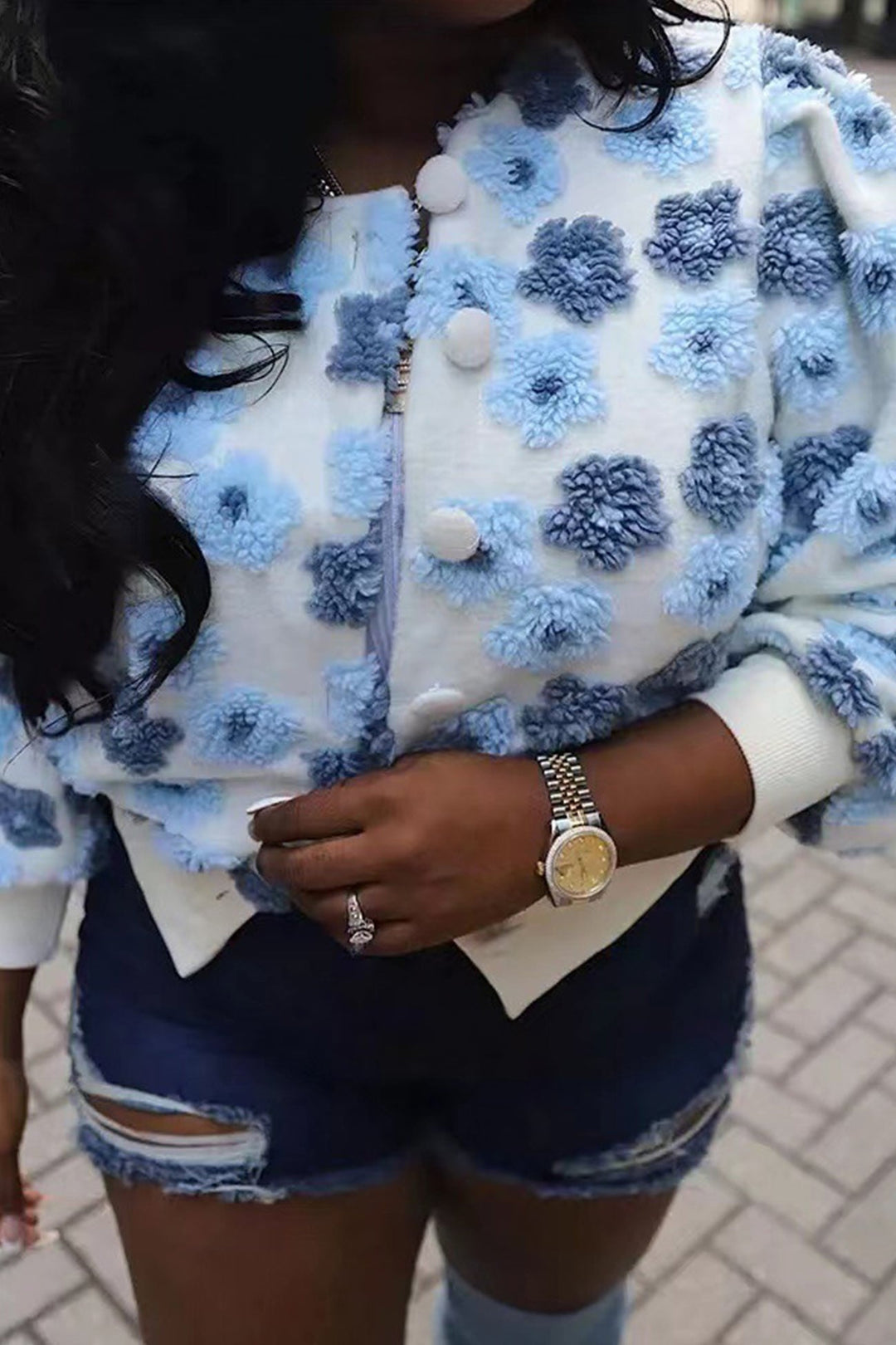 Stilla | Strikjakke med blomstrende jacquard og puffærmer
