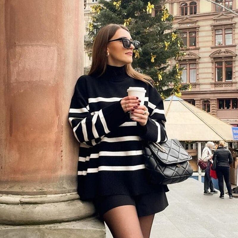 Stilla | Strikpullover Oversized Fit Høj Krave Bløde Strikkede Striber