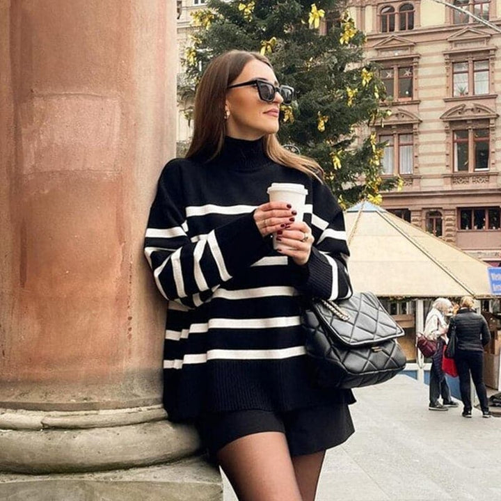 Stilla | Strikpullover Oversized Fit Høj Krave Bløde Strikkede Striber