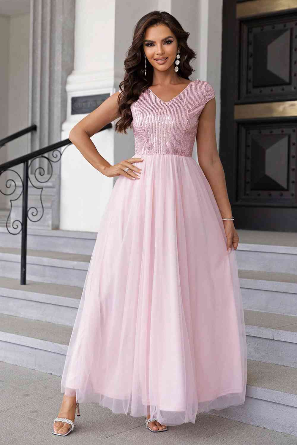 Stilla | V-hals Mesh Maxi Kjole