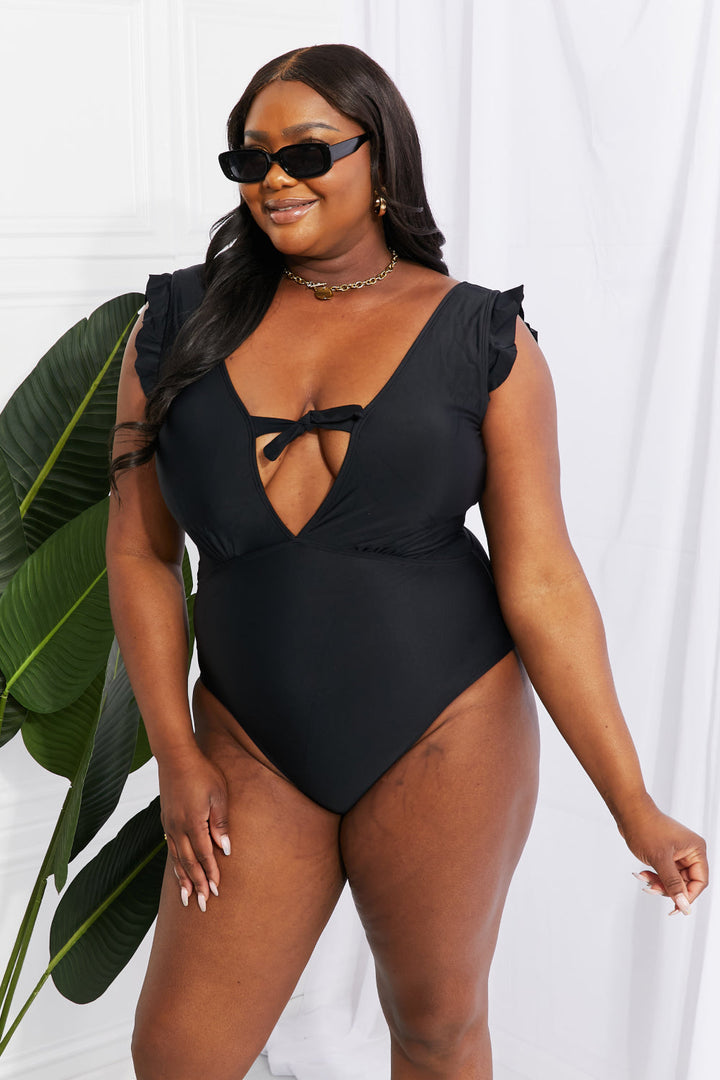 Stilla | West Swim Seashell Ruffle Sleeve Én-del I Sort