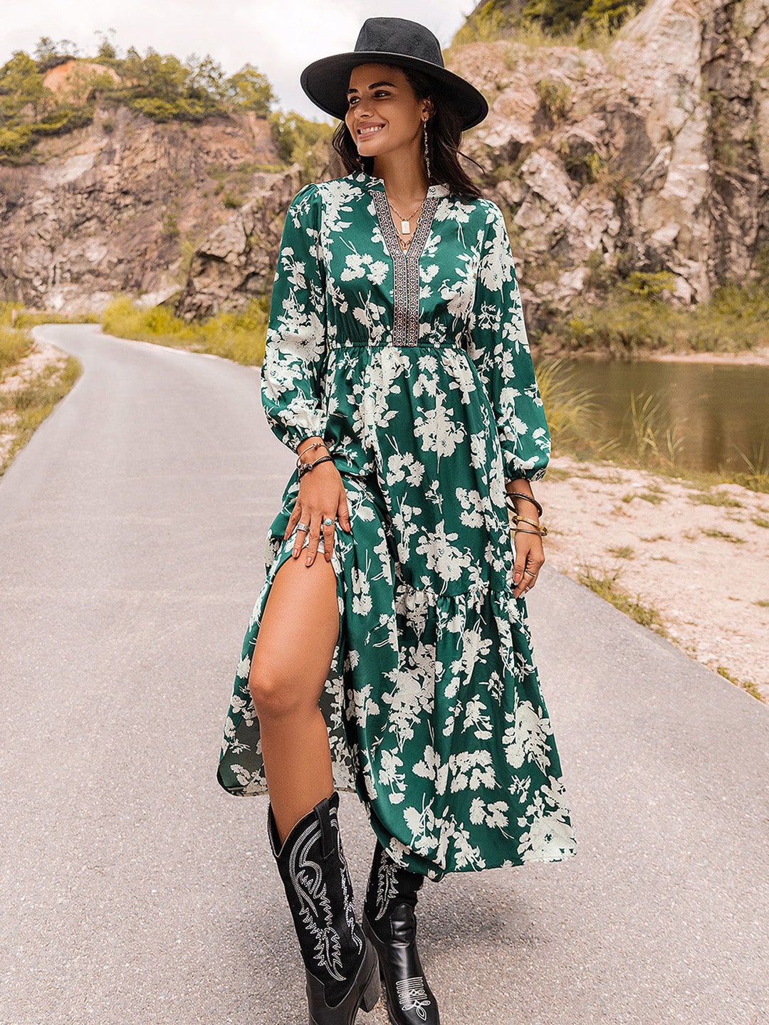 Stilla | Notched Neck Maxi Kjole