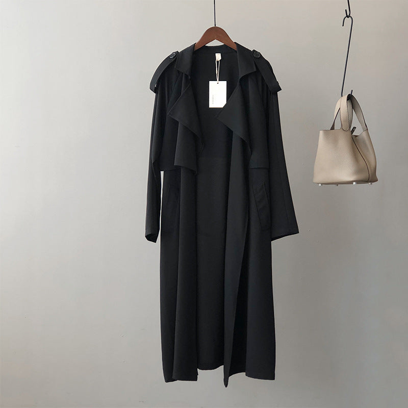 Dame mode trenchcoat med asymmetrisk snit og praktiske lommer Stilla