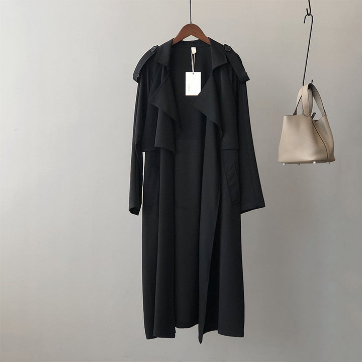 Dame mode trenchcoat med asymmetrisk snit og praktiske lommer Stilla
