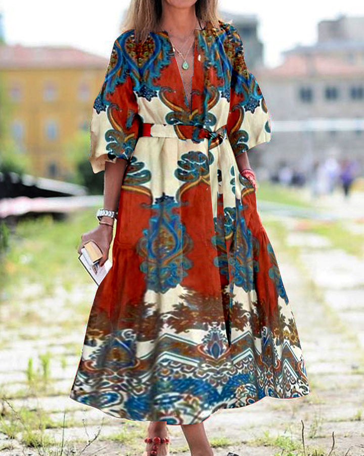 Dame Maxi-kjole med blomsterdesign og elegant taljering Stilla