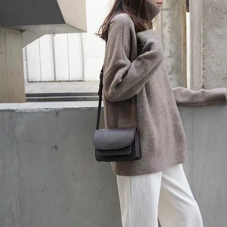Kvinders hyggelige turtleneck sweater lavet af blødt materiale med oversized pasform Stilla
