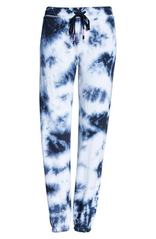 Kvindernes sporty lounge sæt med unikt tie-dye design og komfortabel pasform Stilla