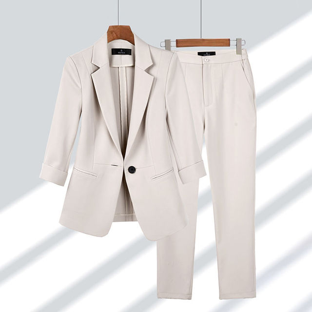 Skovae | Elegant damesjakke & buksedragt