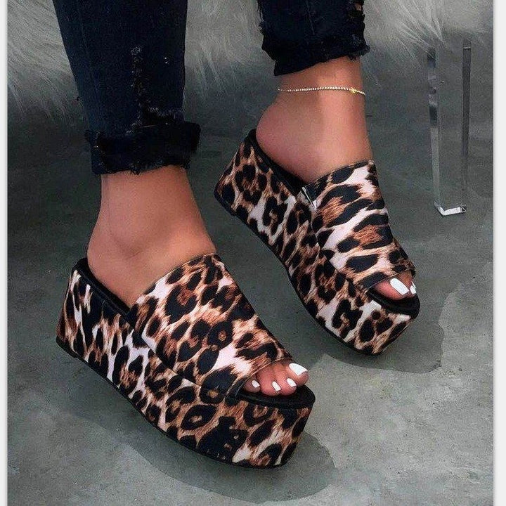 Dame nan Plateau-Mules med leopardprint, åben tåparti og polstret komfortfodbed Skovae