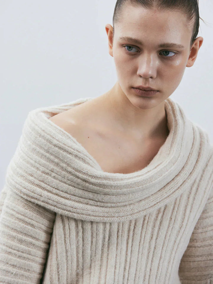 Stilla | Oversize-strikpullover med stigende V-udskæring