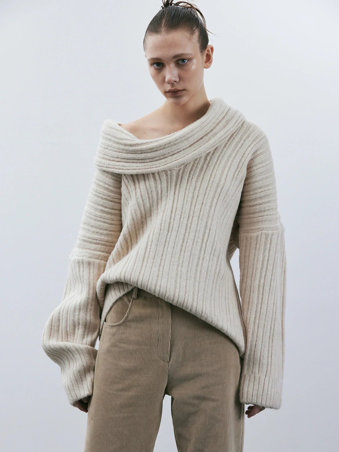 Stilla | Oversize-strikpullover med stigende V-udskæring
