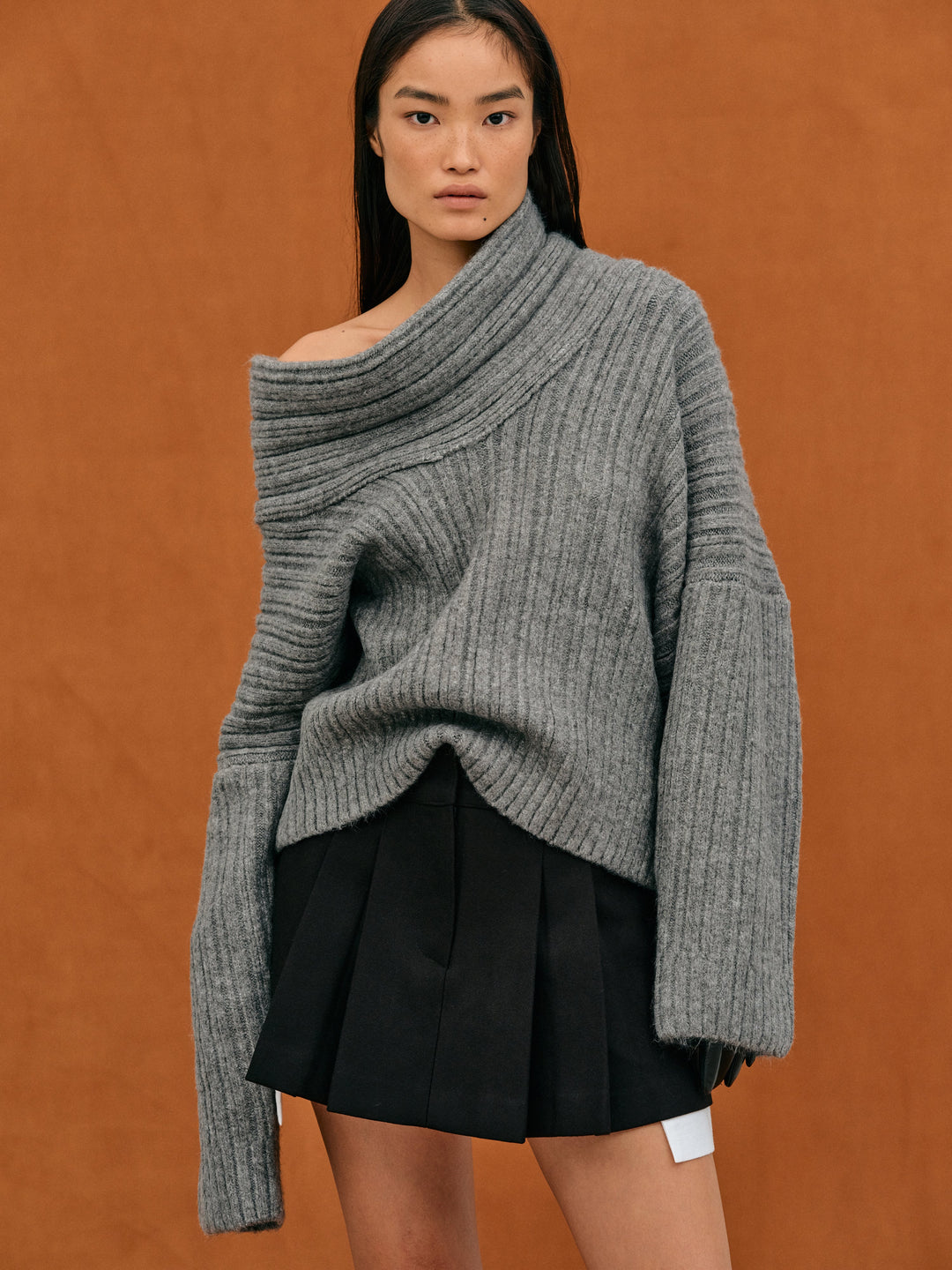 Stilla | Oversize-strikpullover med stigende V-udskæring