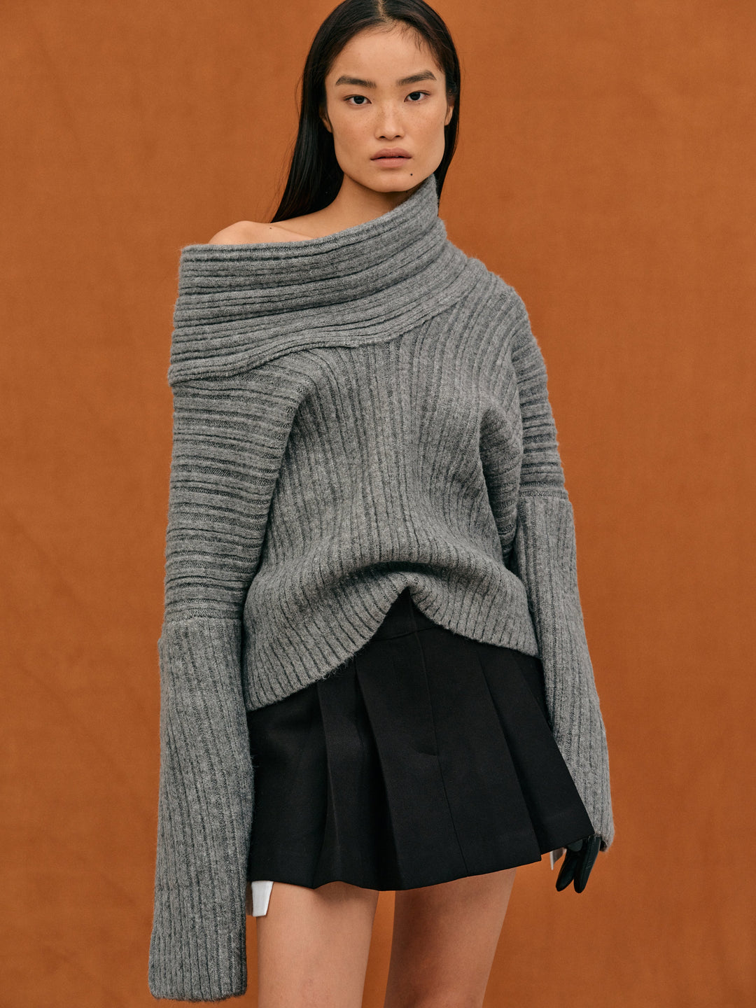 Stilla | Oversize-strikpullover med stigende V-udskæring
