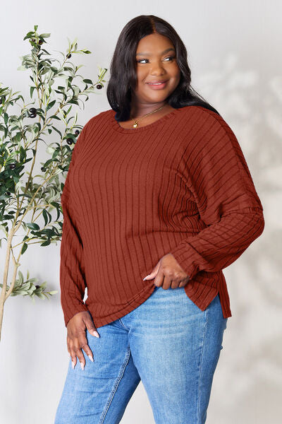 Stilla | Bae Full Size Ribbet Rund Hals Slids Strik Top