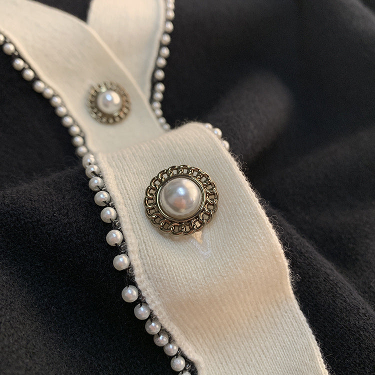 Dame elegant strikjakke med kontrasterende revers og perleknapper Stilla