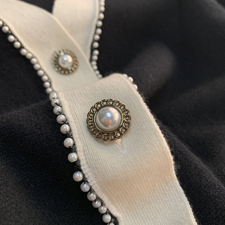 Dame elegant strikjakke med kontrasterende revers og perleknapper Stilla