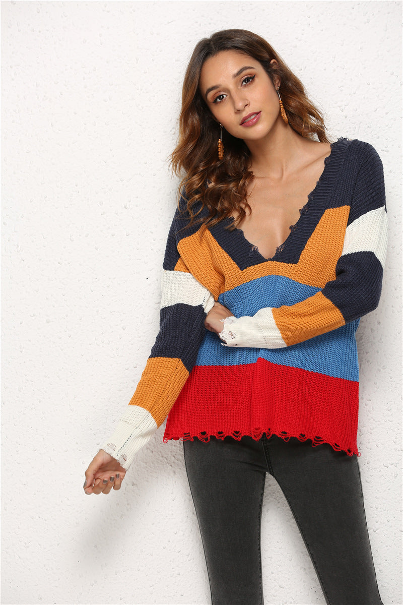 Dame afslappet strikket pullover med dyb V-hals og moderne stribet mønster Stilla