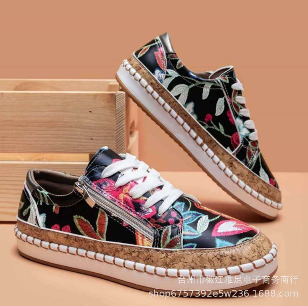 Dame sneakers med moderne blomsterbroderi og komfortabel lynlås Stilla