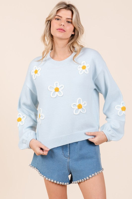 Stilla | Striktrøje med blomsterbroderi på forsiden