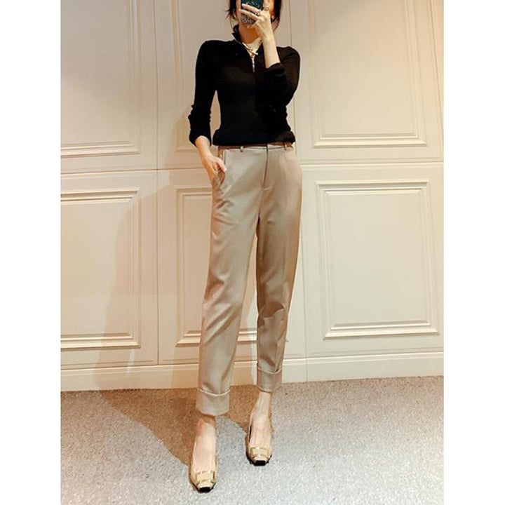 Damer elegant bluse med delikat blondedetalje og klassisk knaplukning Stilla