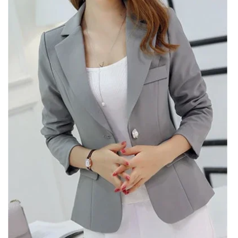 Stilla | Elegant Blazer Til Kvinder Med Knaplukning Ved Anklen