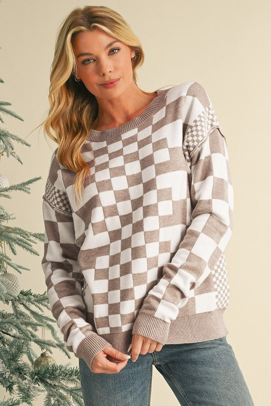 Stilla | Rund hals pullover med ternet mønster og faldende skuldre