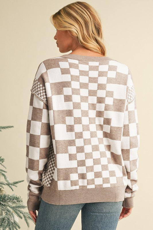 Stilla | Rund hals pullover med ternet mønster og faldende skuldre